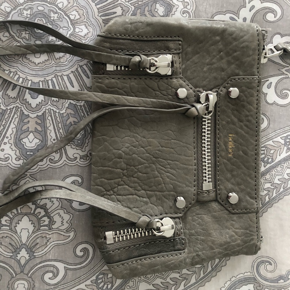 Botkier clutch